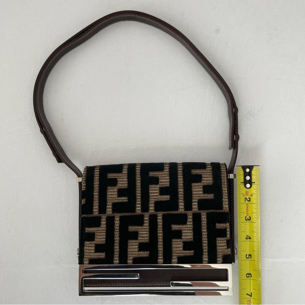 FENDI monogram shoulder bag, adjustable shoulder strap - Picture 12 of 17